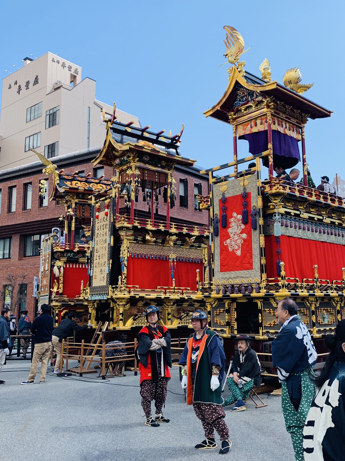 春の高山祭り